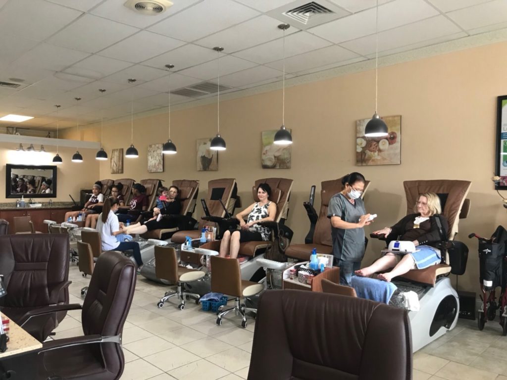 Tiệm nail at Fresno-Cần Thợ Nail In Fresno California