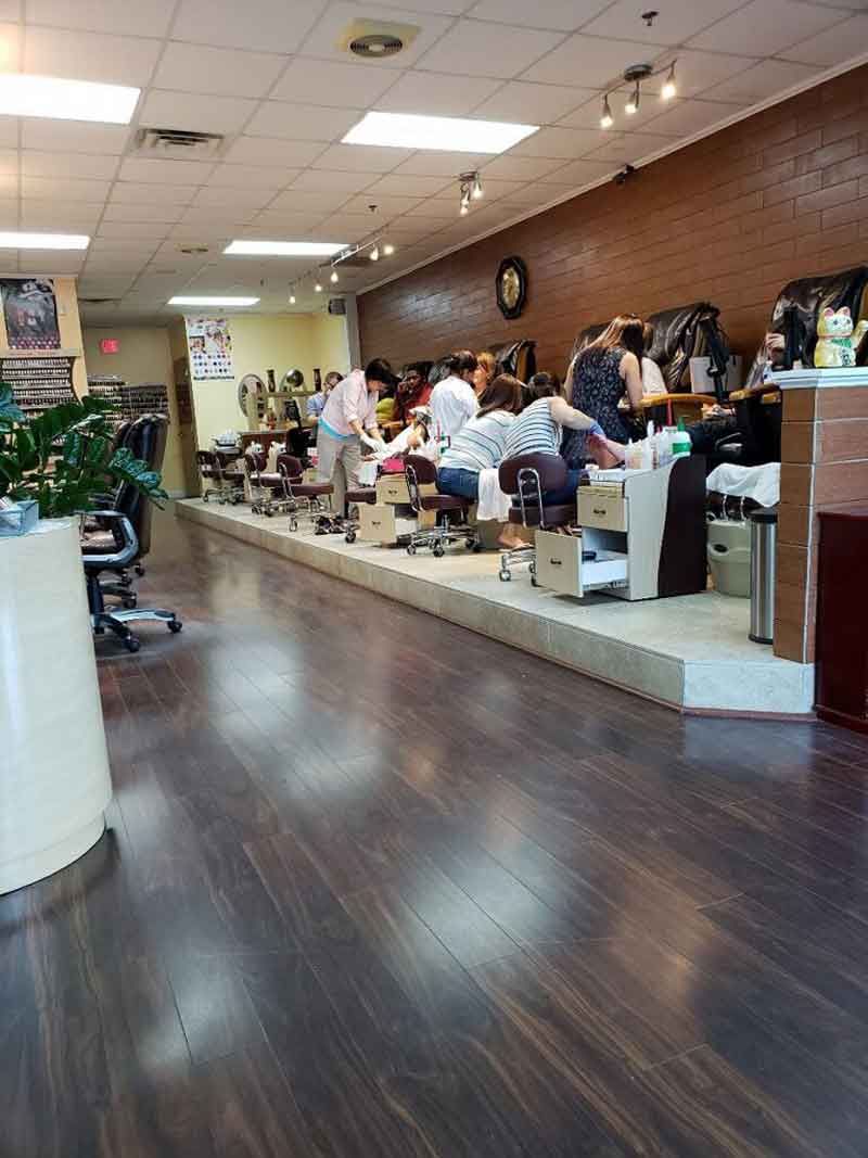 Tiệm Ispa and Nails-Cần Thợ Nail In Moscow Idaho.
