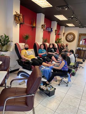 Nails & spa-Cần bán lại tiệm Nails.